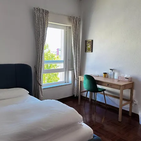 Cozy Room Near Metro & Airport Lisbon Exterior photo