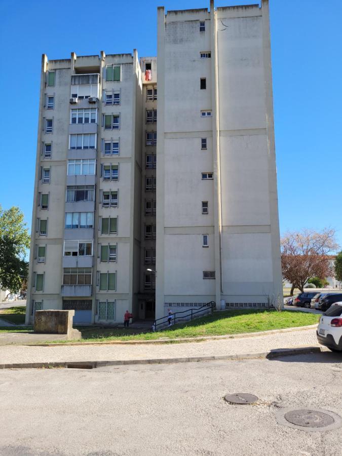 Cozy Near Metro & Airport * Lissabon